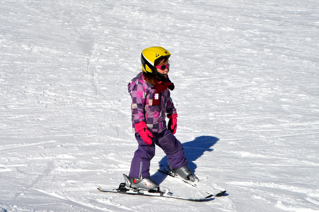 Hos Skitema.com finder du både rulleski og skiundertøj til børn